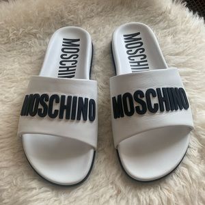 Moschino pool slide sandals for Women. Size 38